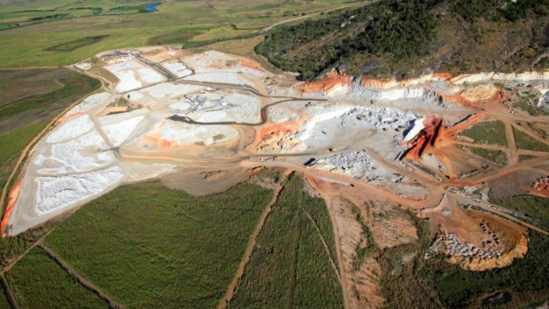 Vista aérea da Pedreira Itaoca