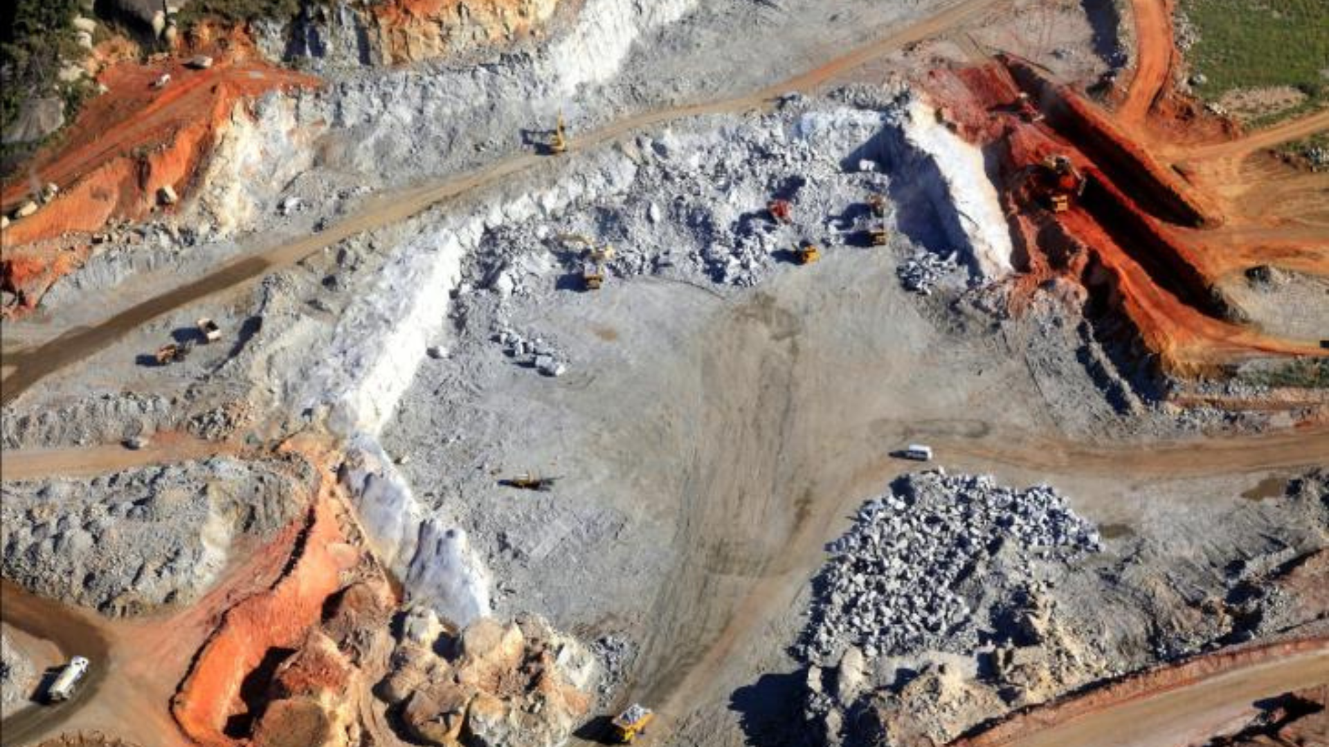 Frente de lavra da Pedreira Itaoca